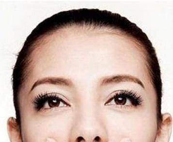 自体脂肪丰额头的优点(硅胶假体丰额头的适应症)